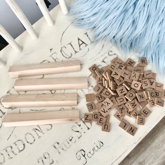 Scrabble Tiles, Wooden Vintage 1989 Tiles, And 4 Wood Tile Holders - Picture 5 of 9